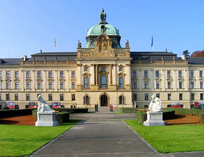 Strakova akademie – sídlo české vlády