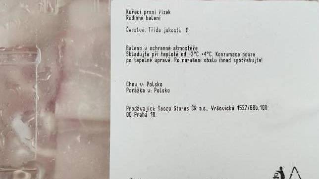 zadní strana kuřecích prsou kontaminovaných samonelou