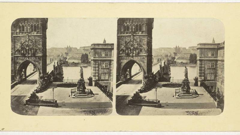 Karlův most a pomník císaře Karla IV.