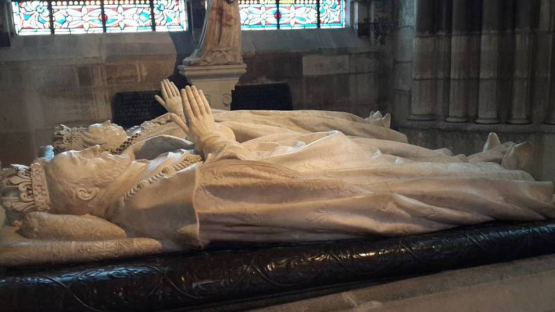 Pohřební sochy Jindřicha II. Francouzského a Kateřiny Medicejské - v Bazilice de Saint-Denis