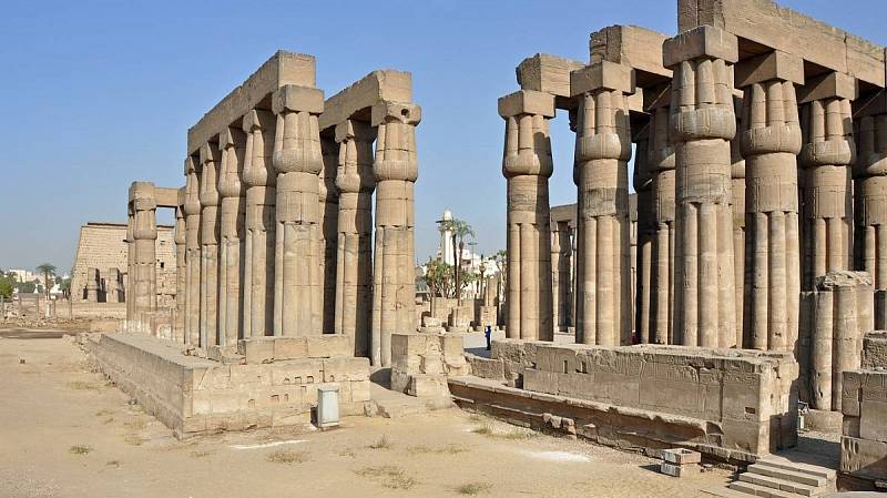 Chrám v Luxoru (Egypt)