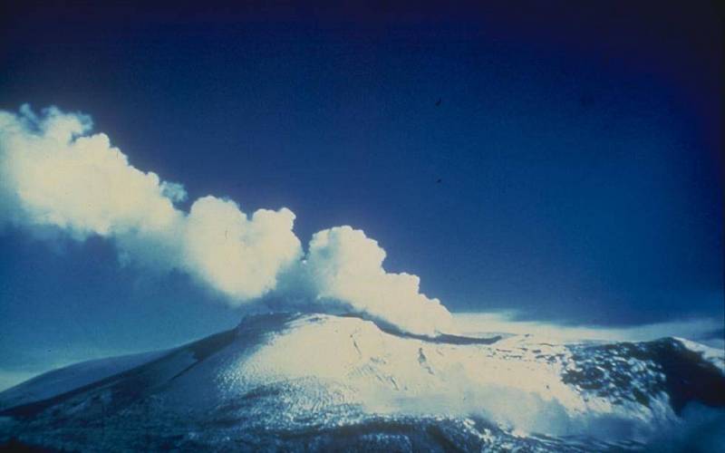 Sopka Nevado del Ruiz (Kolumbie) před velkou erupcí, která vymazala Armero z mapy.