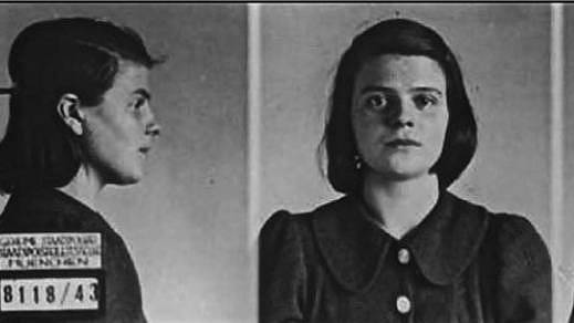 Fotografie Gestapa Sophie Schollové pořízené po jejím zajetí 18. února 1943