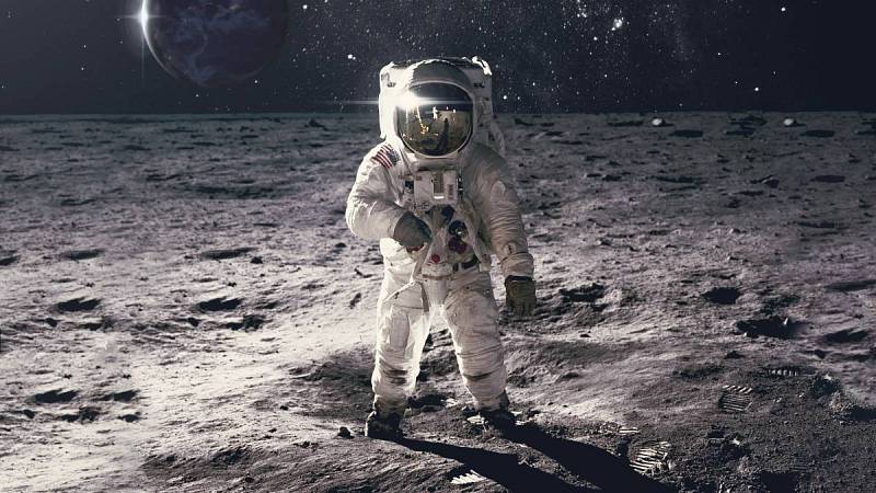 Neil Armstrong poprvé vstoupil na povrch Měsíce