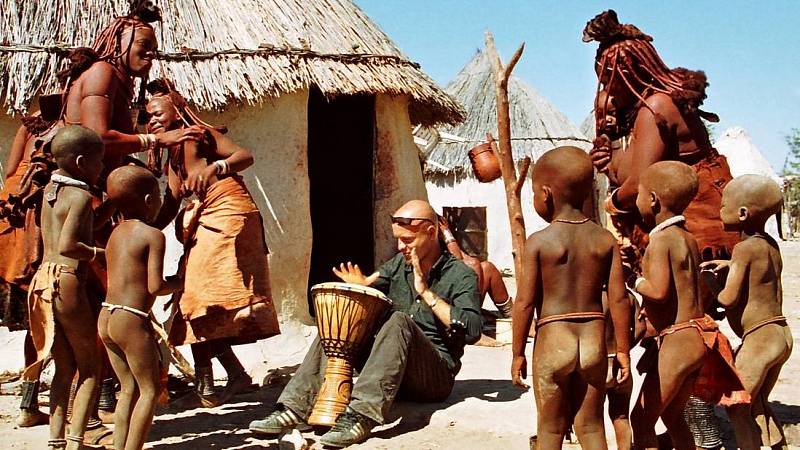 Africký kmen Himba s cestovatelem Havelkou