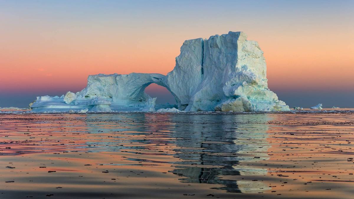Grónský ledovec se blíží k bodu tání, odkud není návratu: Jako rozjetý vlak mířící k útesu