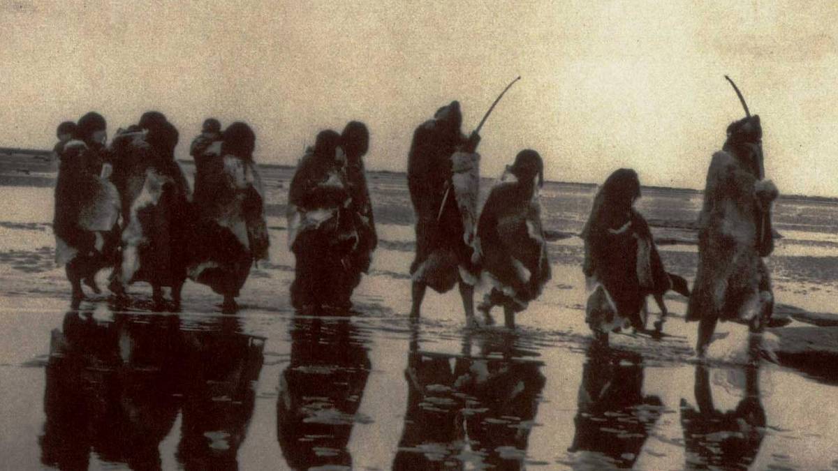 Stěhování robustních Selk´namů: Muži nesli luky a šípy, ženy veškeré vybavení domácnosti a děti