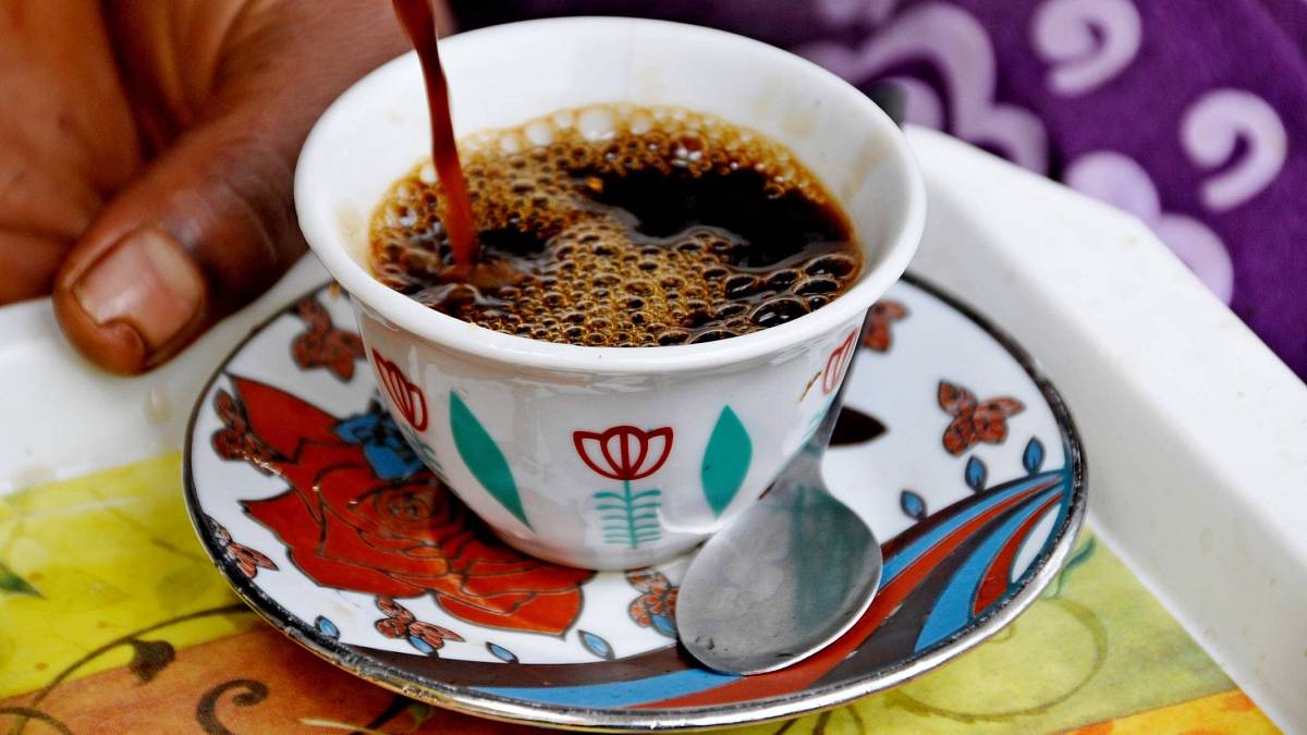 Dodá energii jako několik espres: Napodobte starodávnou přípravu kávy podle nejpovolanějších
