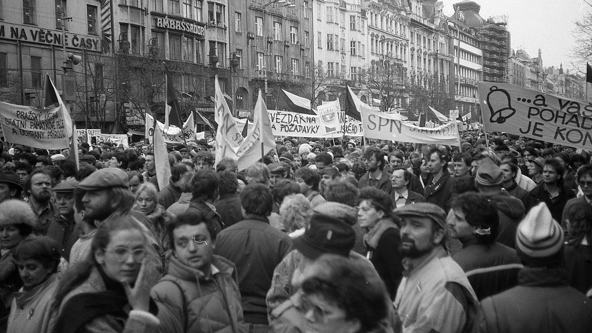 17. listopad: Den, kdy se Češi a Slováci rozhodli se sametově vzbouřit proti totalitě