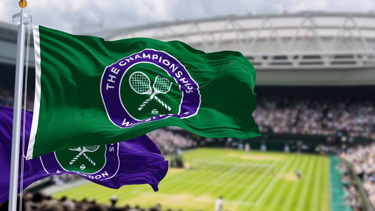 Při čekání na operaci vyhrál turnaj, podání rychlejší než pendolino: Wimbledonské rekordy a kuriozity