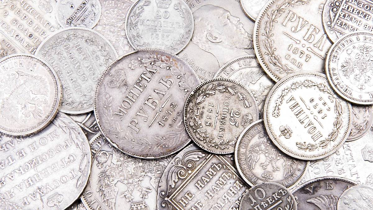 Poklad se stříbrnými platidly se našel nedaleko Plchůvek u Chocně, obsahoval i něco velmi překvapivého