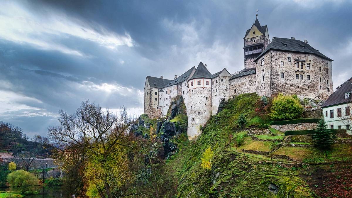 Každý zná Český Krumlov, ale tento středověký skvost je turisty téměř neobjevený