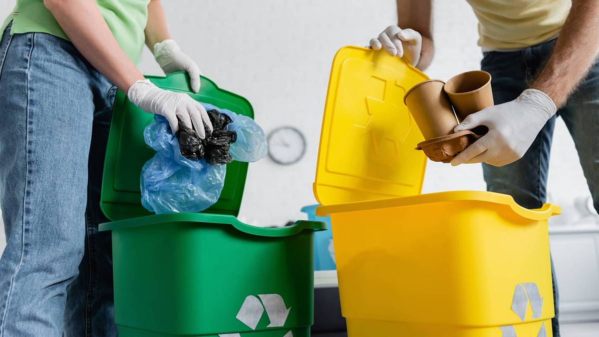 RECYKLACE POD PALBOU: 4 typy obalů, které nemají v kontejneru co dělat, i když si to všichni myslí