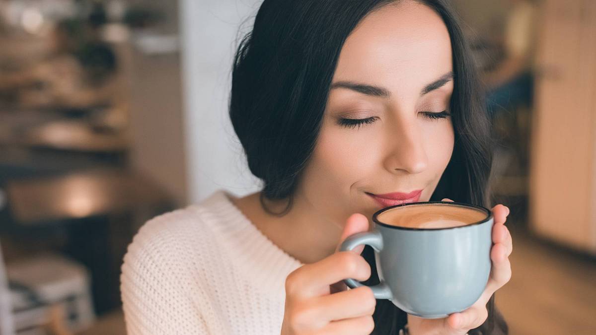 Káva už není to, co bývala. Testy ukázaly zásadní rozdíly mezi značkami — a Češi pijí tu nejhorší