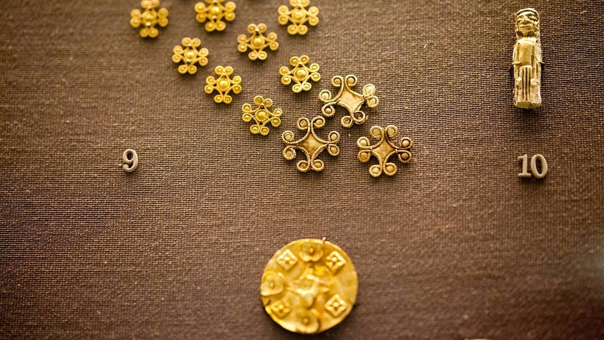 Hledal kameny do zahrady, vykopal poklad starý 3000 let. Neuvěřitelný nález na Karlovarsku