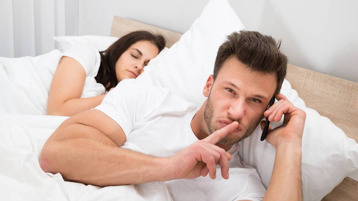 Nevěra je u mužů vnímána jako slabost, u žen jako charakterová vada