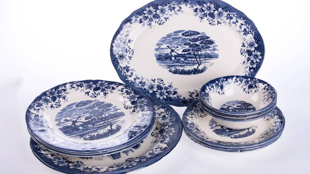 Babiččin obyčejný porcelán dnes stojí jako nový byt. Podívejte se do skříněk