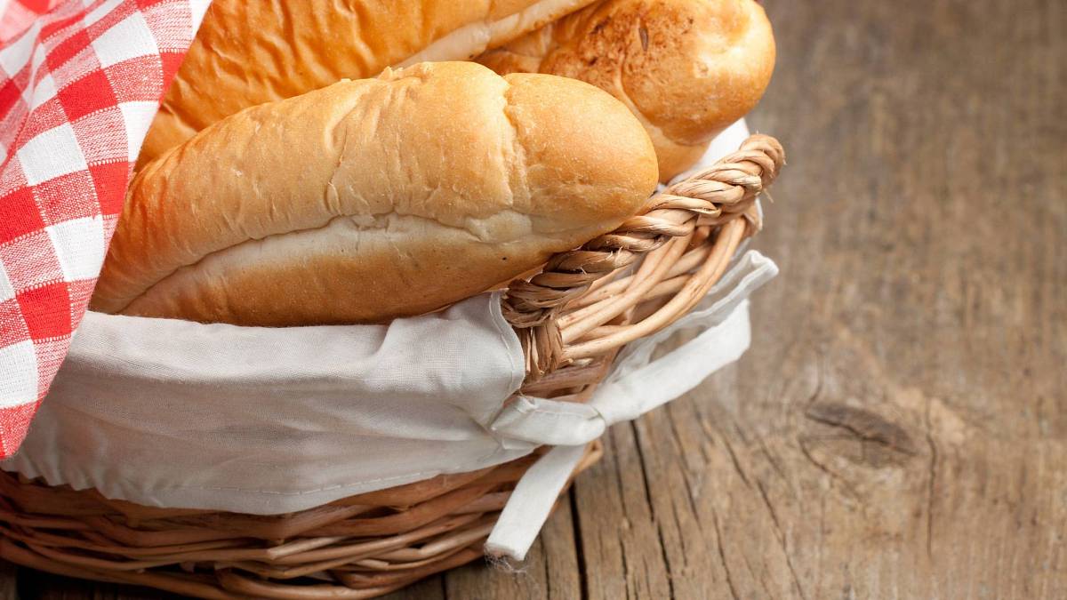 Za Husáka platili Češi za rohlík 0,20 Kčs. Dnes se za tu cenu nedostanete ani úsměv