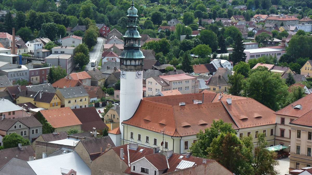 Na západě Čech stojí středověká pevnost, kterou většina Čechů vůbec nezná