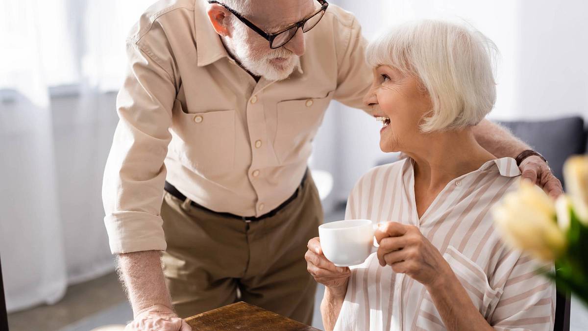 Čeští důchodci a senioři žijí v totální nevědomosti. Od 65 let máte tyto služby zdarma, ale tají vám to