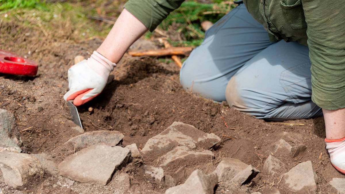 Nález u Prahy je o 3000 let starší než egyptské pyramidy. Vědci jsou v šoku