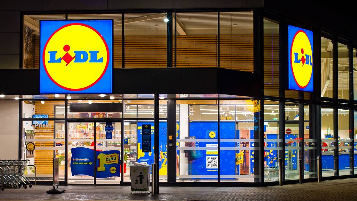 Lidl prudce zlevnil stovky produktů. Co na to Češi?