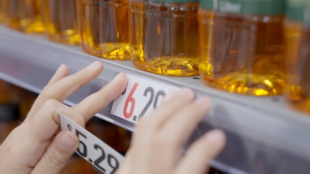 Vejce za 60 korun a máslo o třetinu dražší. Takhle nás obchody dostávají