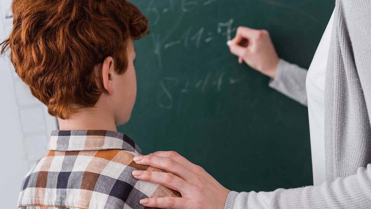 Děti to mají za minutu, dospělí často chybují. Zkuste si, jak jste na tom vy: 50 – 5 × (4 + 2)