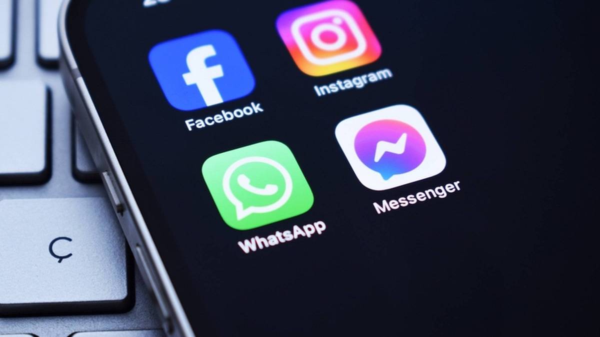 WhatsApp a Messenger vám bude číst vláda a policie. Čeští politici to chtěli ještě přísnější