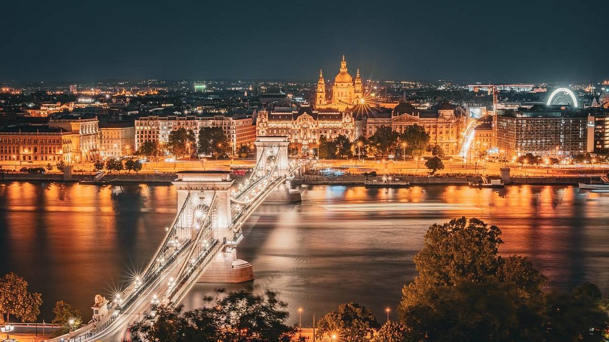 Budapešť: Ideální místo pro zimní dovolenou, pokud máte rádi koupání v teplé vodě a dobrou evropskou kuchyni
