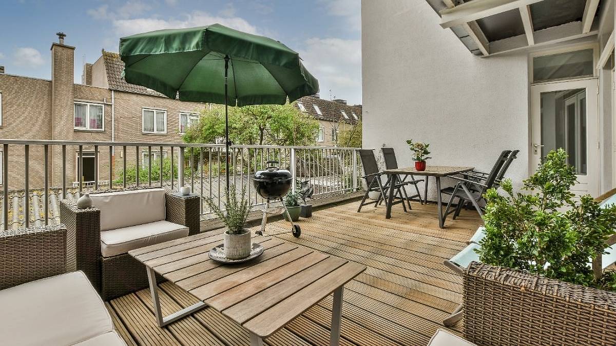 Chytré řešení pro balkon: Solární lampy šetří peníze i přírodu