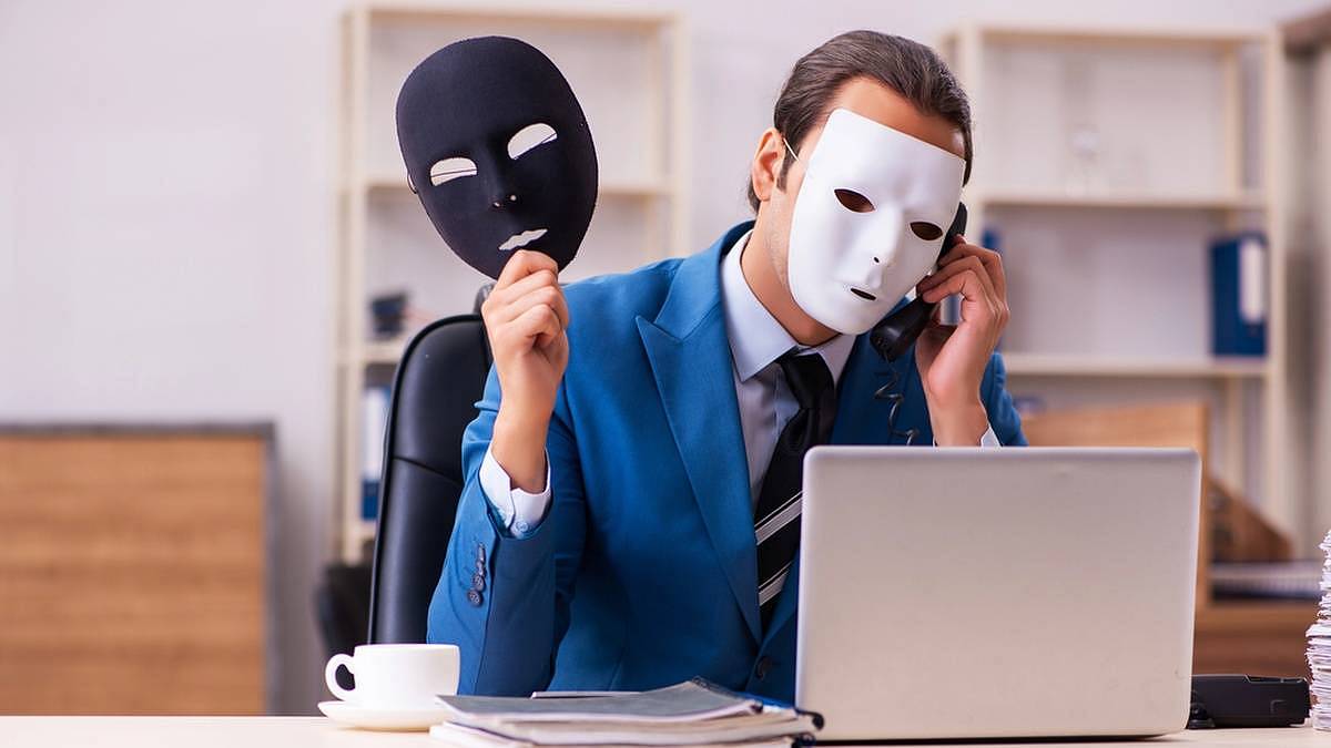 Prodej přes internet má i svá rizika: Falešní kupci reagují na inzeráty a posílají odkazy na podvodné platby