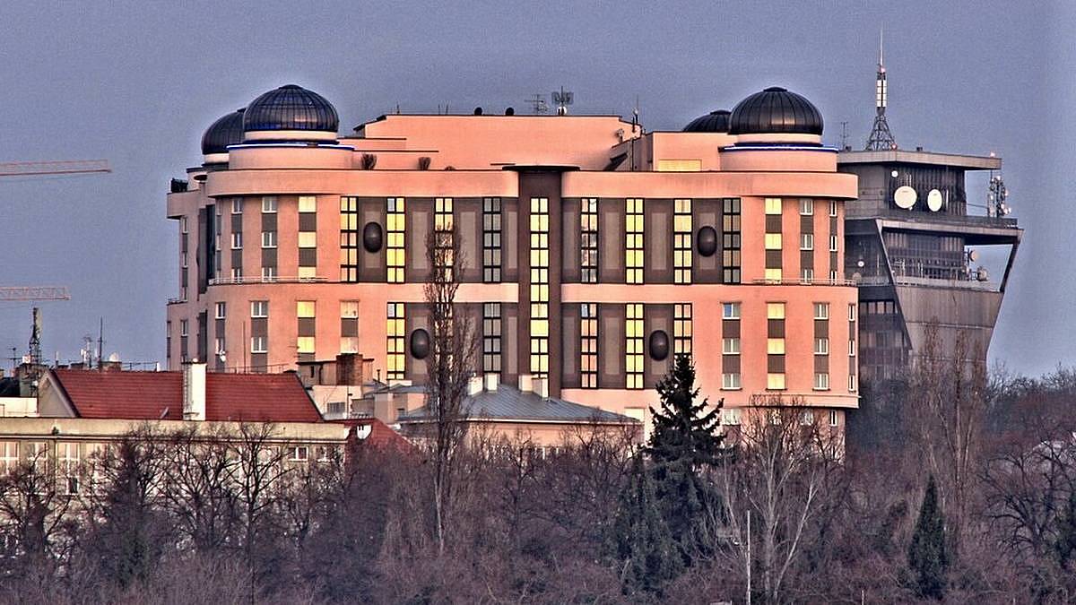 Růžový hotel Don Giovanni považují Pražané za kýč. Cizince ale láká