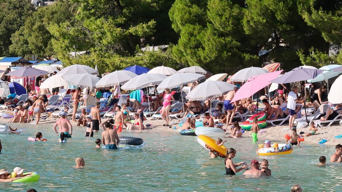 Chorvatské pobřeží kolabuje. Znechucený turista popsal situaci