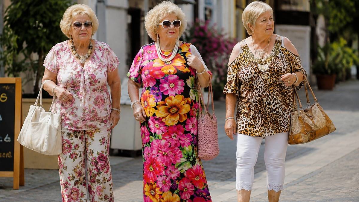 Nejhorší letní vzory pro seniorky: Jsou směšné a přidají 10 let minimálně