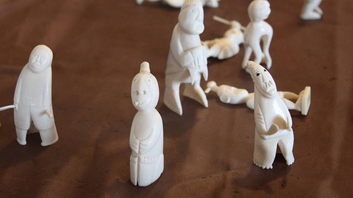 Hrůzostrašné postavičky vyřezávali Inuité z mrtvolky dítěte. Šaman je poté nechával nasát sílu ze svých pohlavních orgánů