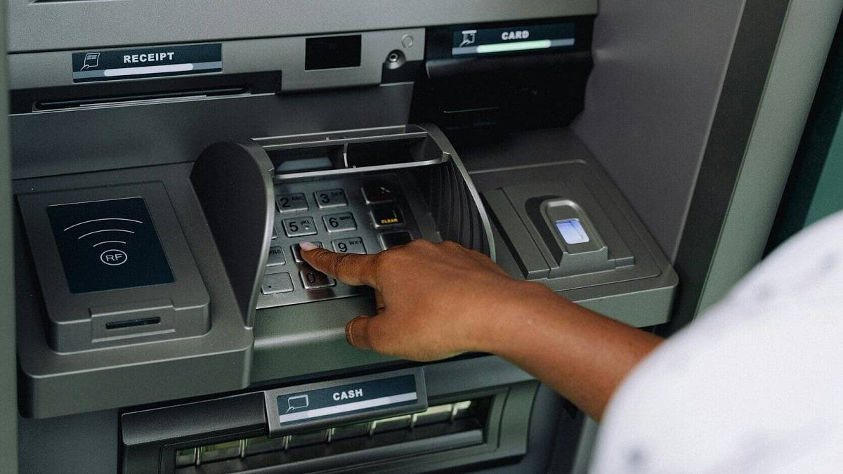 Nikdy při výběru z bankomatu netiskněte stvrzenky. Existuje velmi závažný důvod