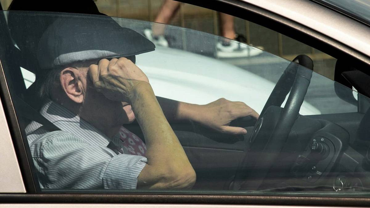 Češi si z toho dělali legraci, teď ale přichází tvrdá realita pro seniory za volantem