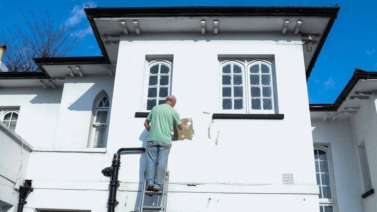 Polystyren na zateplení vymřel. Češi objevili způsob, který skvěle drží teplo na úplně jiném principu