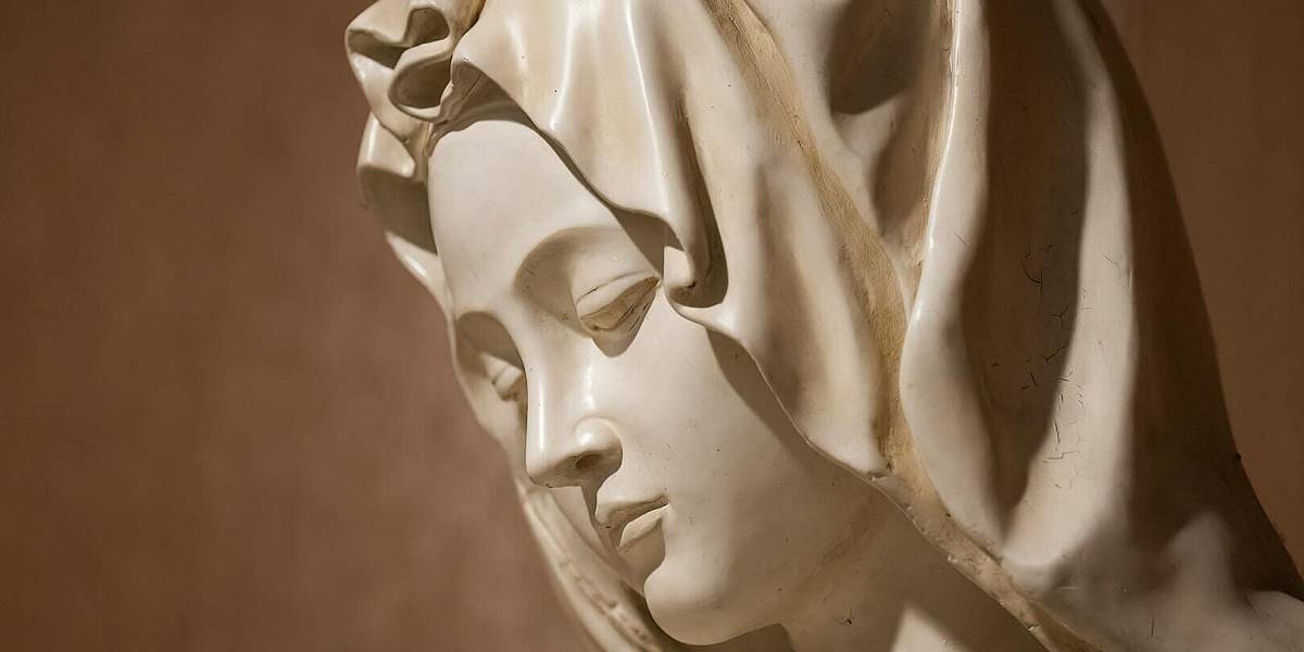 Kdo vyšťourá doma tuhle porcelánovou sošku Madony po babičce, dostane od sběratelů až 25 000 Kč