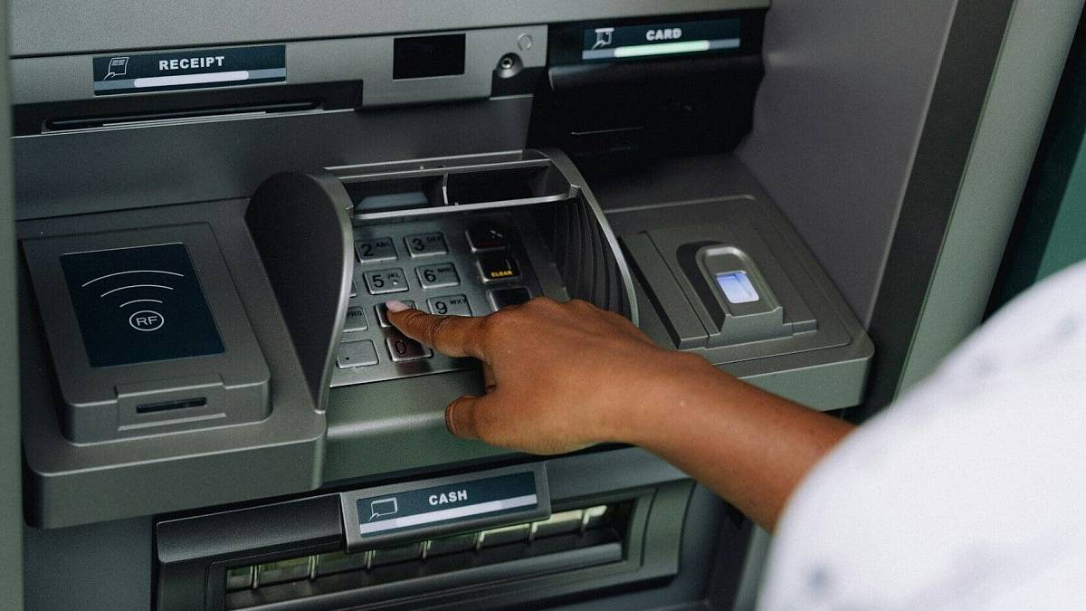 Bankomaty České spořitelny, ČSOB a Raiffeisenbank dostaly novou užitečnou funkci. Česko ji má jako jedíné na světě