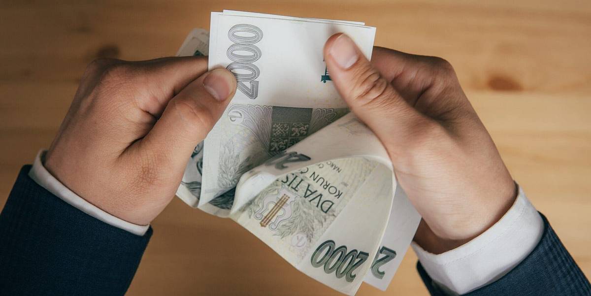 EU radí Čechům, aby si urychleně vybrali hotovost. Tohle je doporučená suma