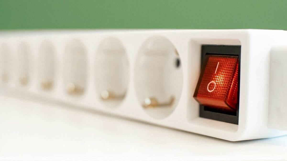 Konvice patří mezi výkonnější spotřebiče v domácnosti: Při nevhodném zapojení může zvýšit riziko požáru