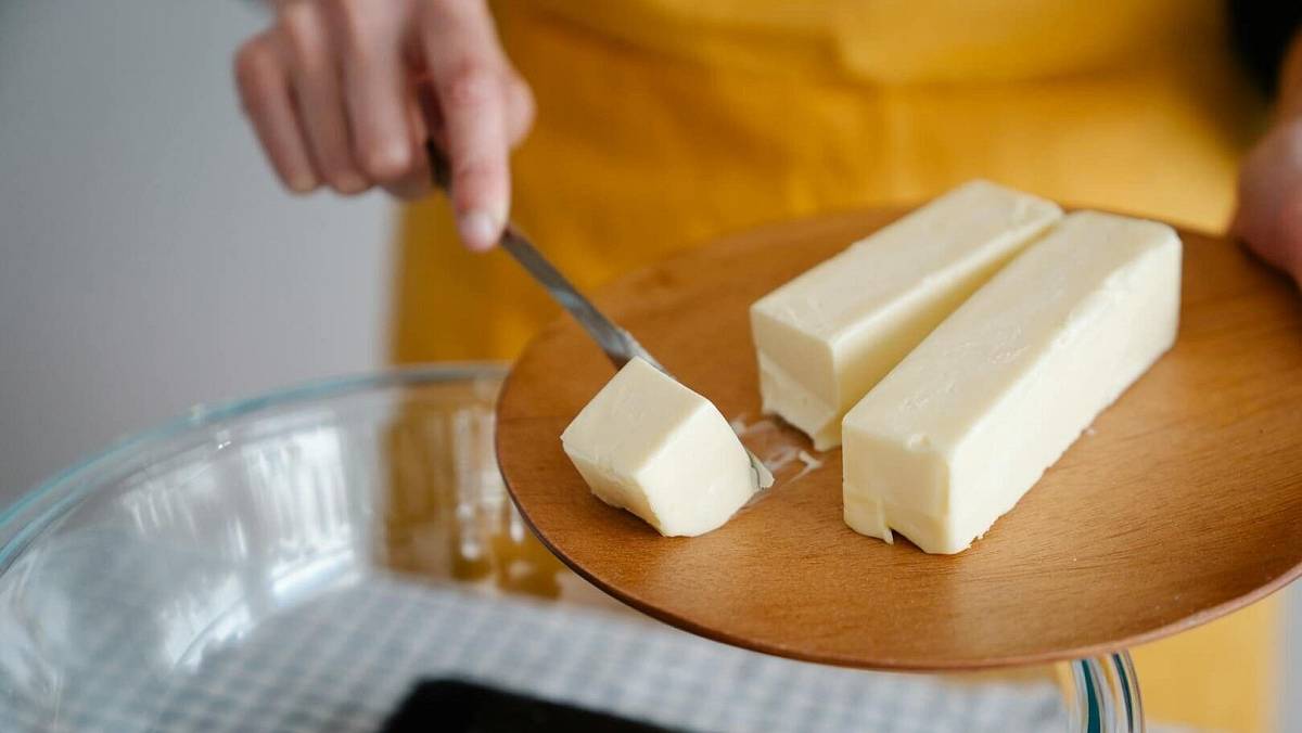 Překvapivý vítěz testu másla: Levná privátní značka porazila Madetu i Olmu