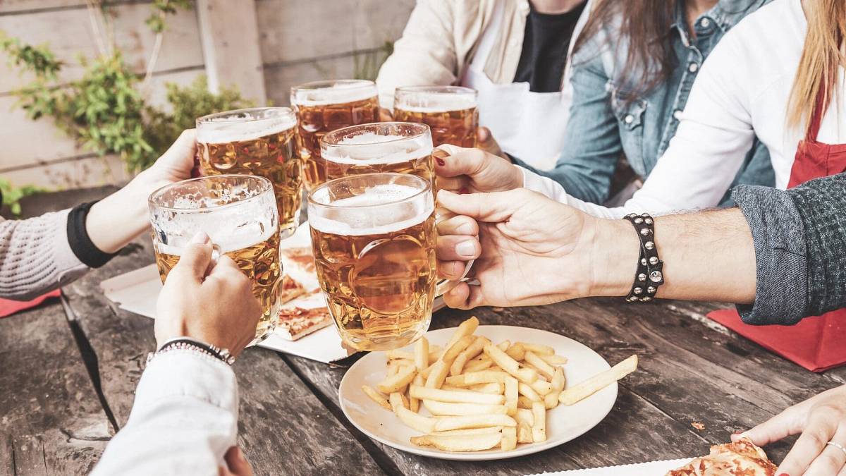 HOSPODSKÝ KVÍZ: V hospodě byste zazářili, nebo raději zůstali u piva? Otestujte své vědomosti!