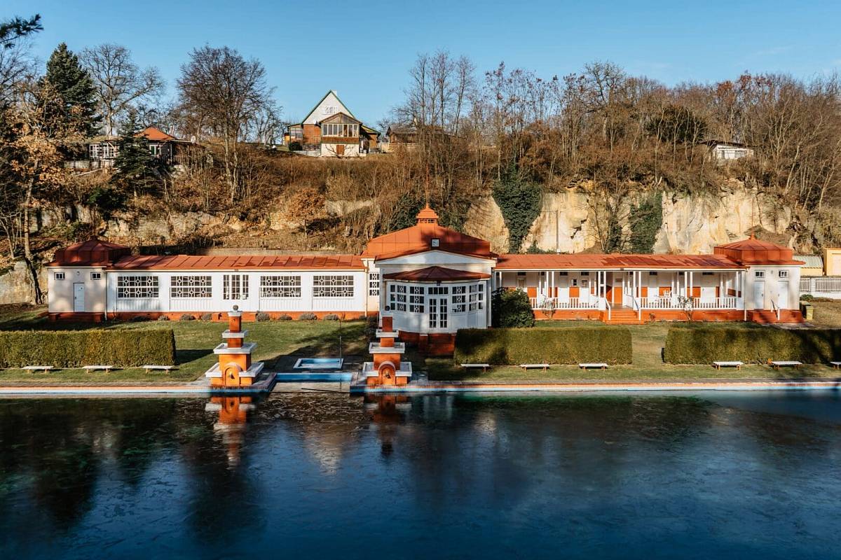 Retro koupaliště, o kterém Češi netuší, láká cizince z celého světa. Jsou z něj u vytržení