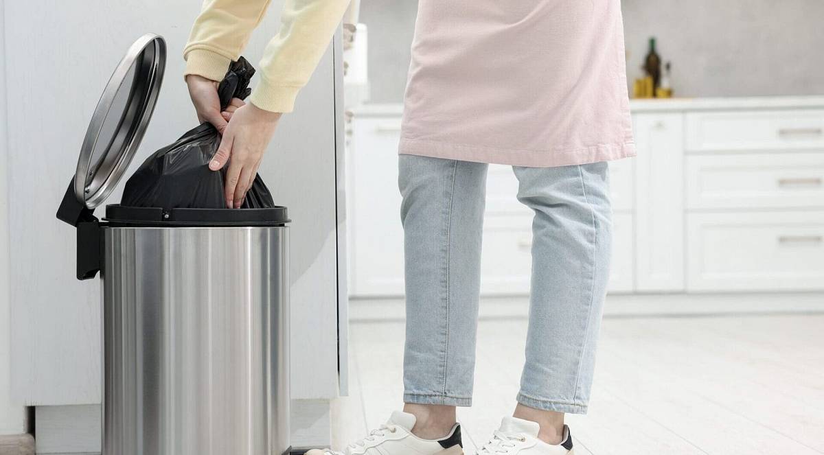 Nasypte toto na dno koše pod igelitový sáček. Vyhubíte bakterie a hmyz se kuchyni vyhne obloukem