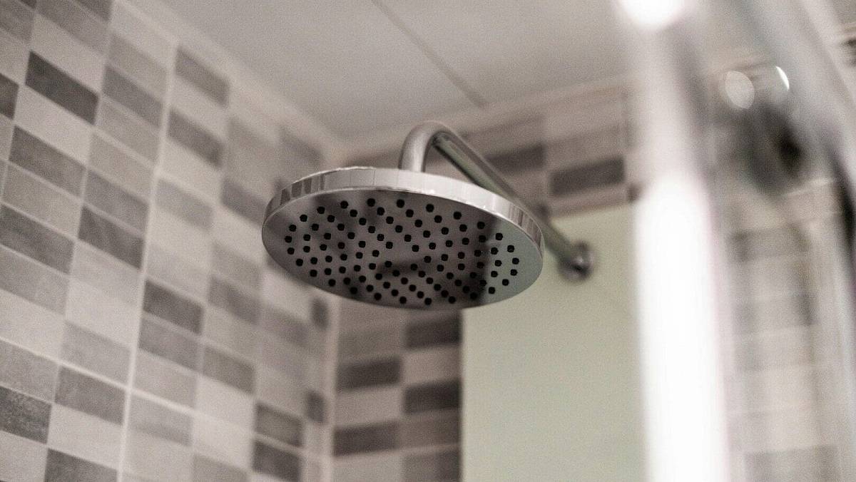 Jak často by se měli sprchovat lidé nad 60 let?