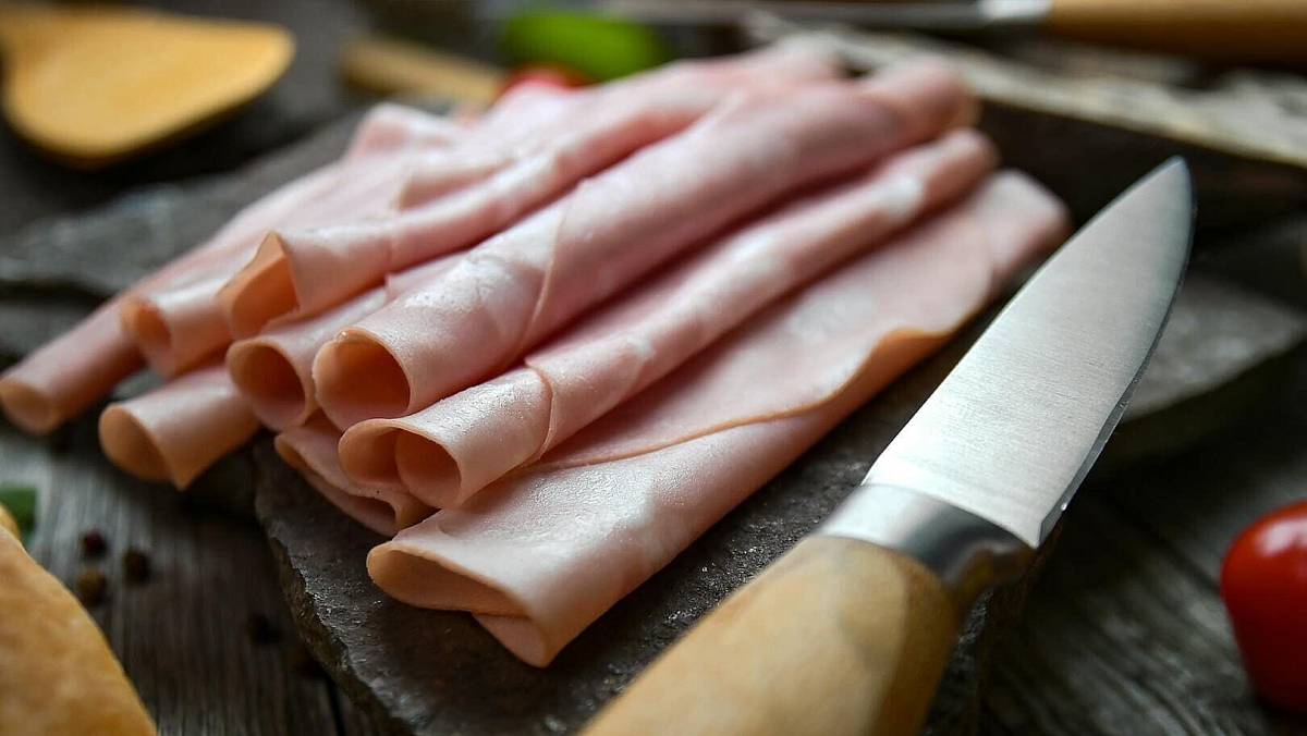 Pouhé dva plátky šunky denně mohou zvýšit riziko cukrovky. Vědci vysvětlili, proč uzeniny škodí
