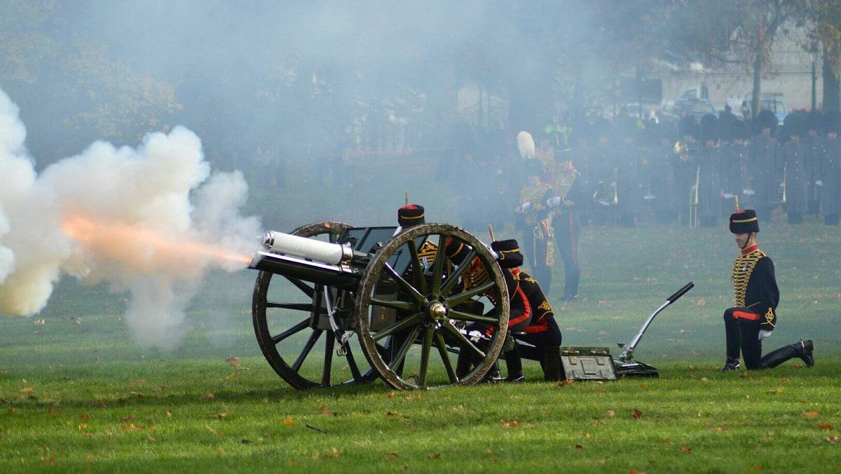Američan léta používal ozdobné těžítko na papíry. Netušil, že v ruce drží aktivní granát z občanské války